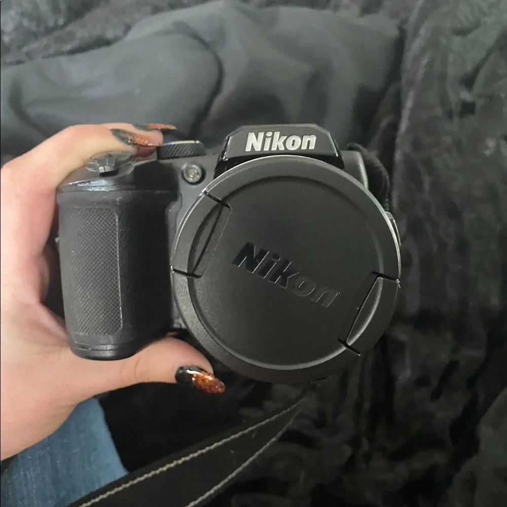 B500 Nikon camera works great I just invested in a different camera